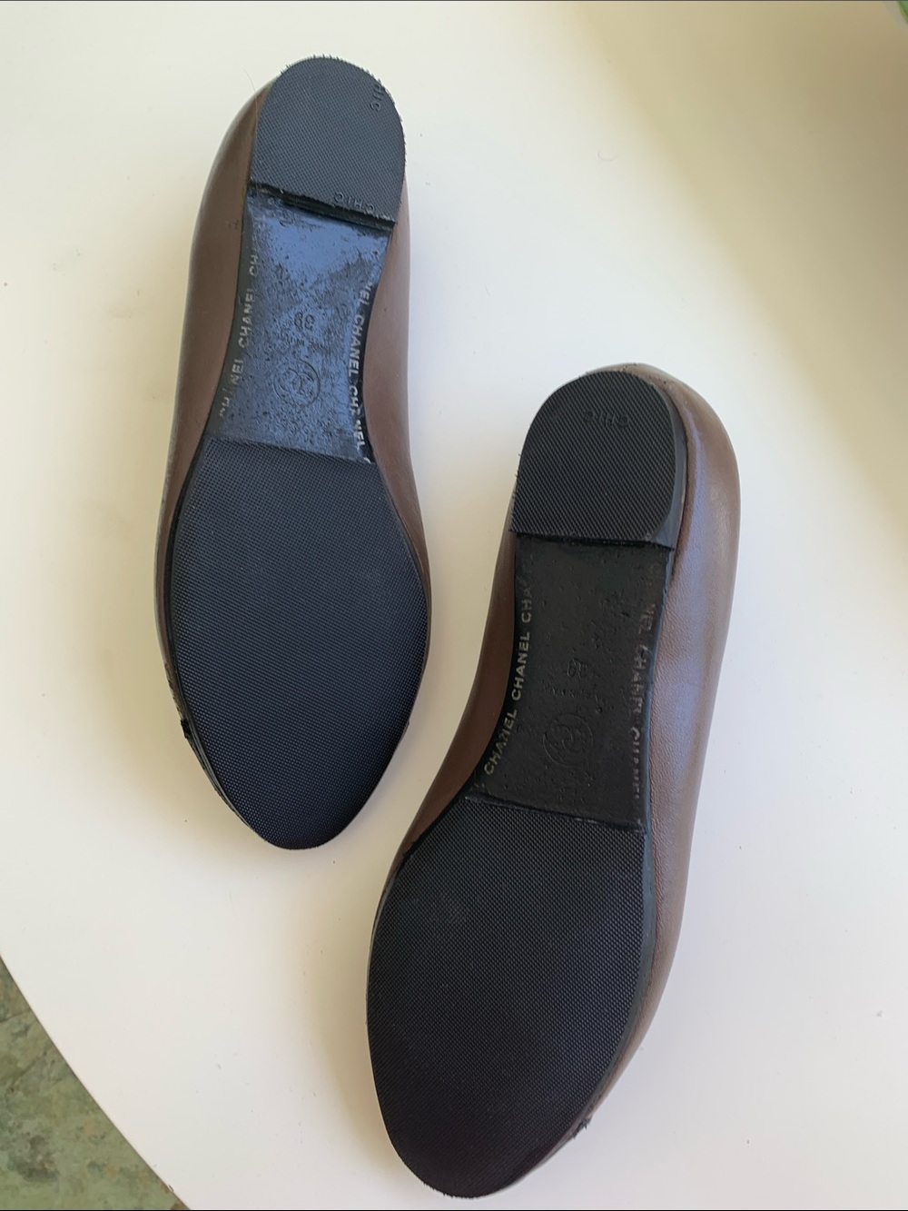 CHANEL Brown Leather Cap-Toe Ballet Flats with Black Toe - Picture 3 of 6